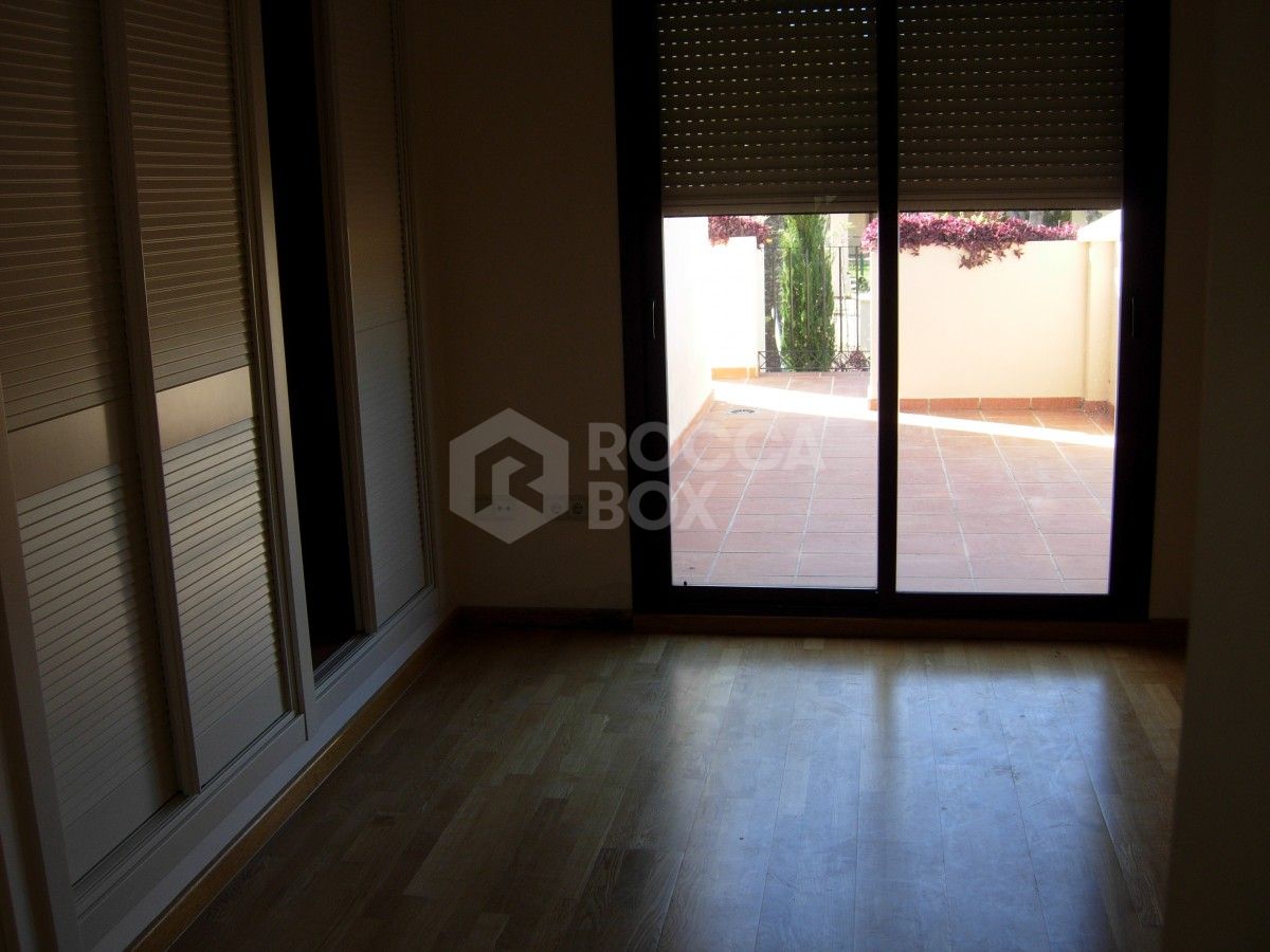 A Modern 3 bed Townhouse in El Palmeral Nueva Andalucia.