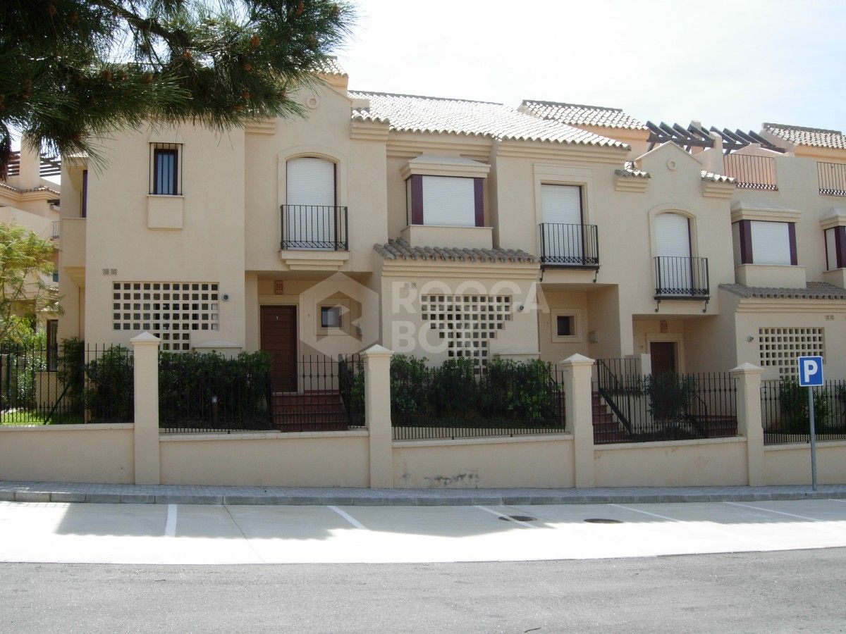 A Modern 3 bed Townhouse in El Palmeral Nueva Andalucia.