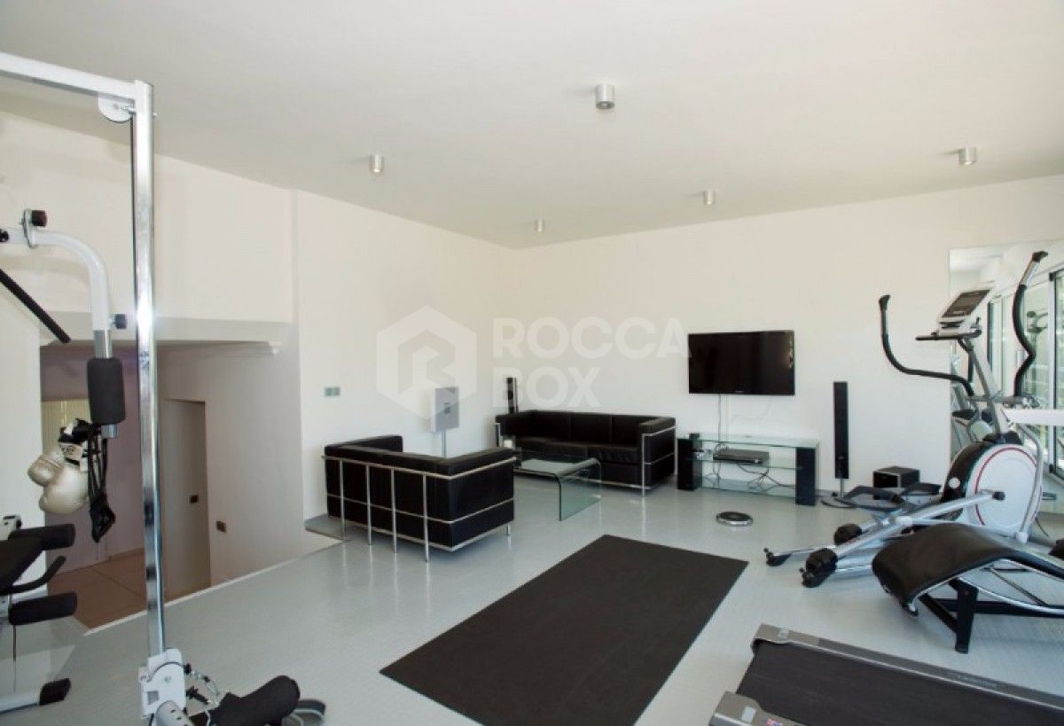 5 Bed Stylish Villa on Front Line Golf