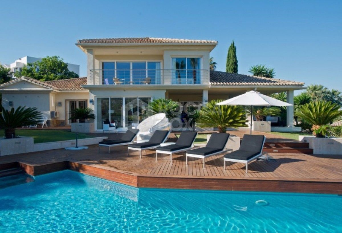 5 Bed Stylish Villa on Front Line Golf