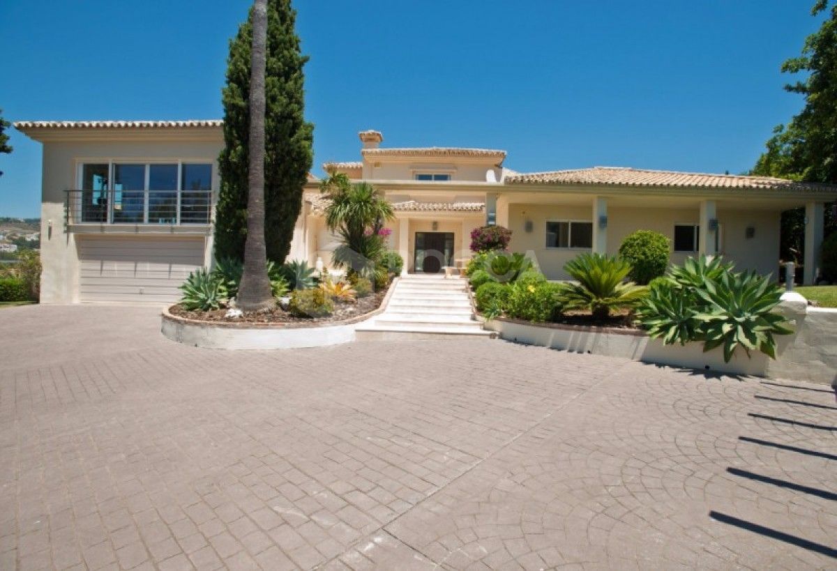 5 Bed Stylish Villa on Front Line Golf