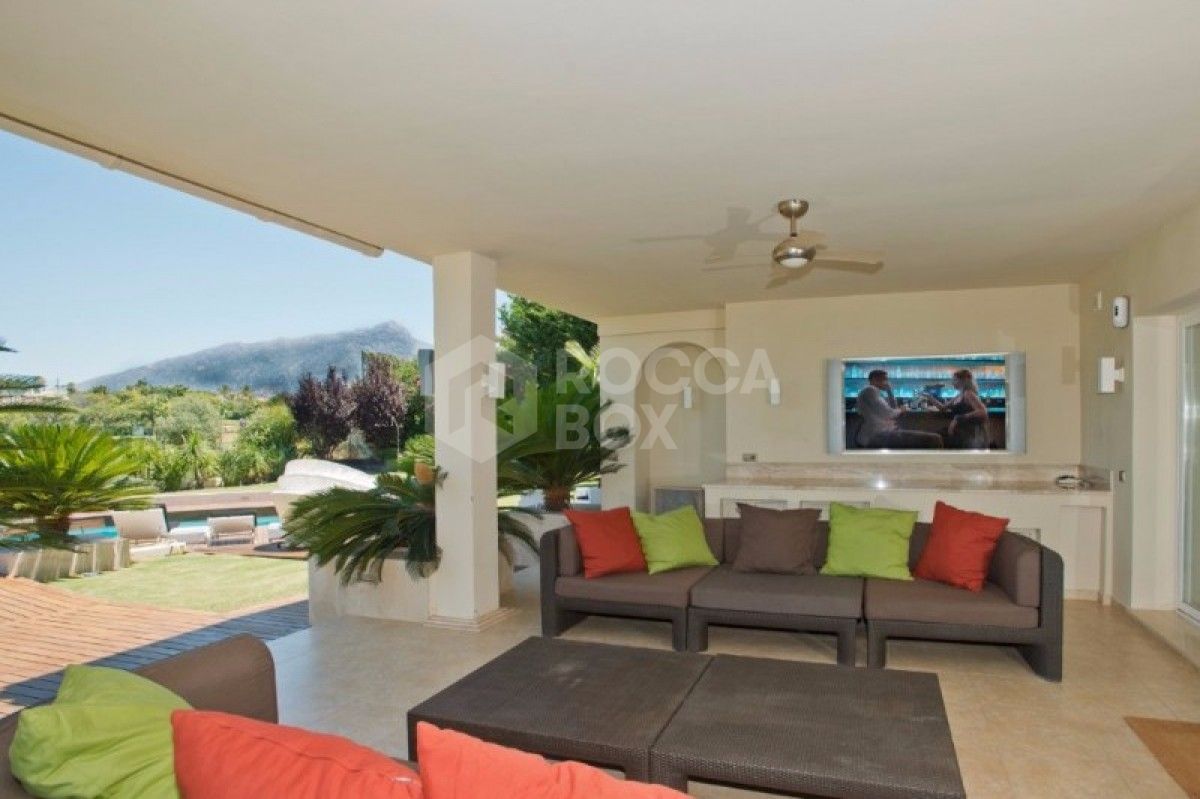 5 Bed Stylish Villa on Front Line Golf