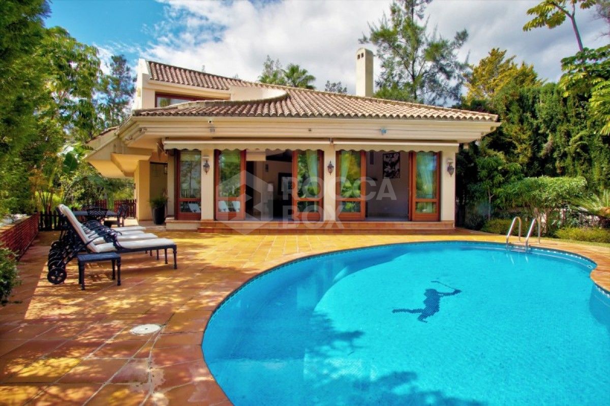 Beautiful 4 bed villa for sale in La Quinta in Benahavis