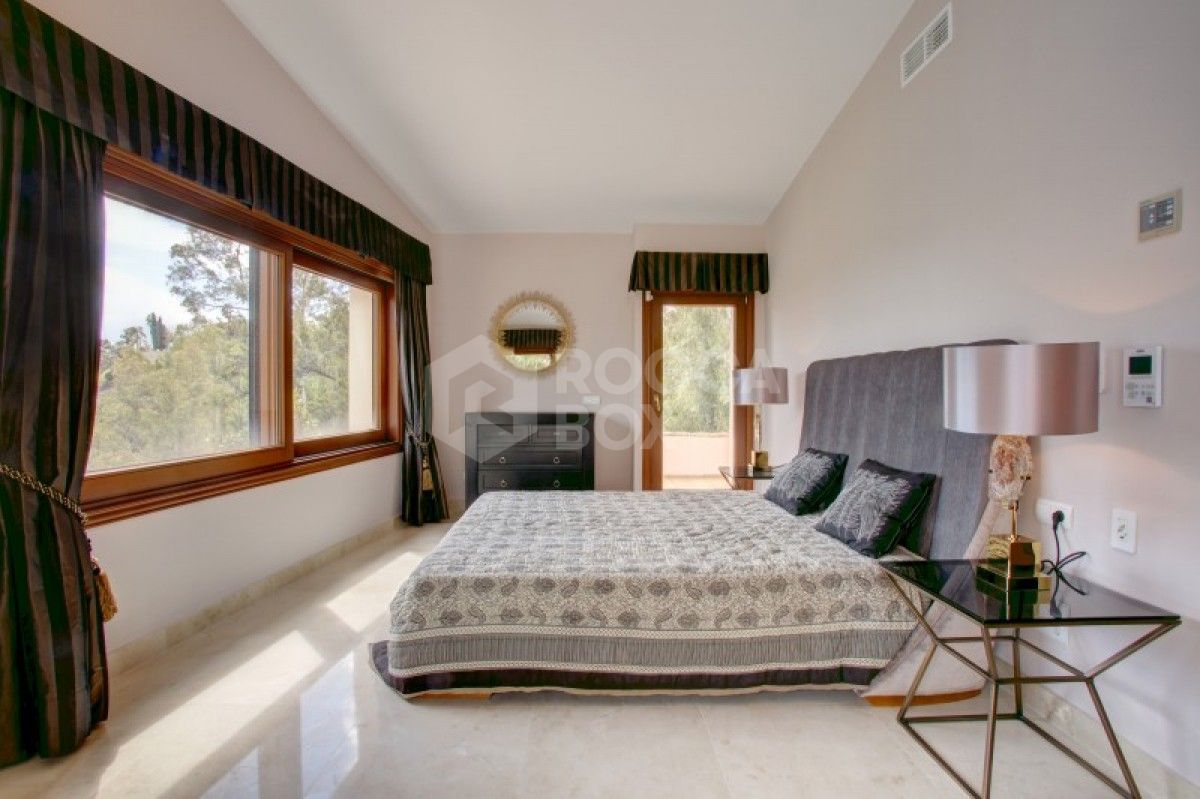 Beautiful 4 bed villa for sale in La Quinta in Benahavis