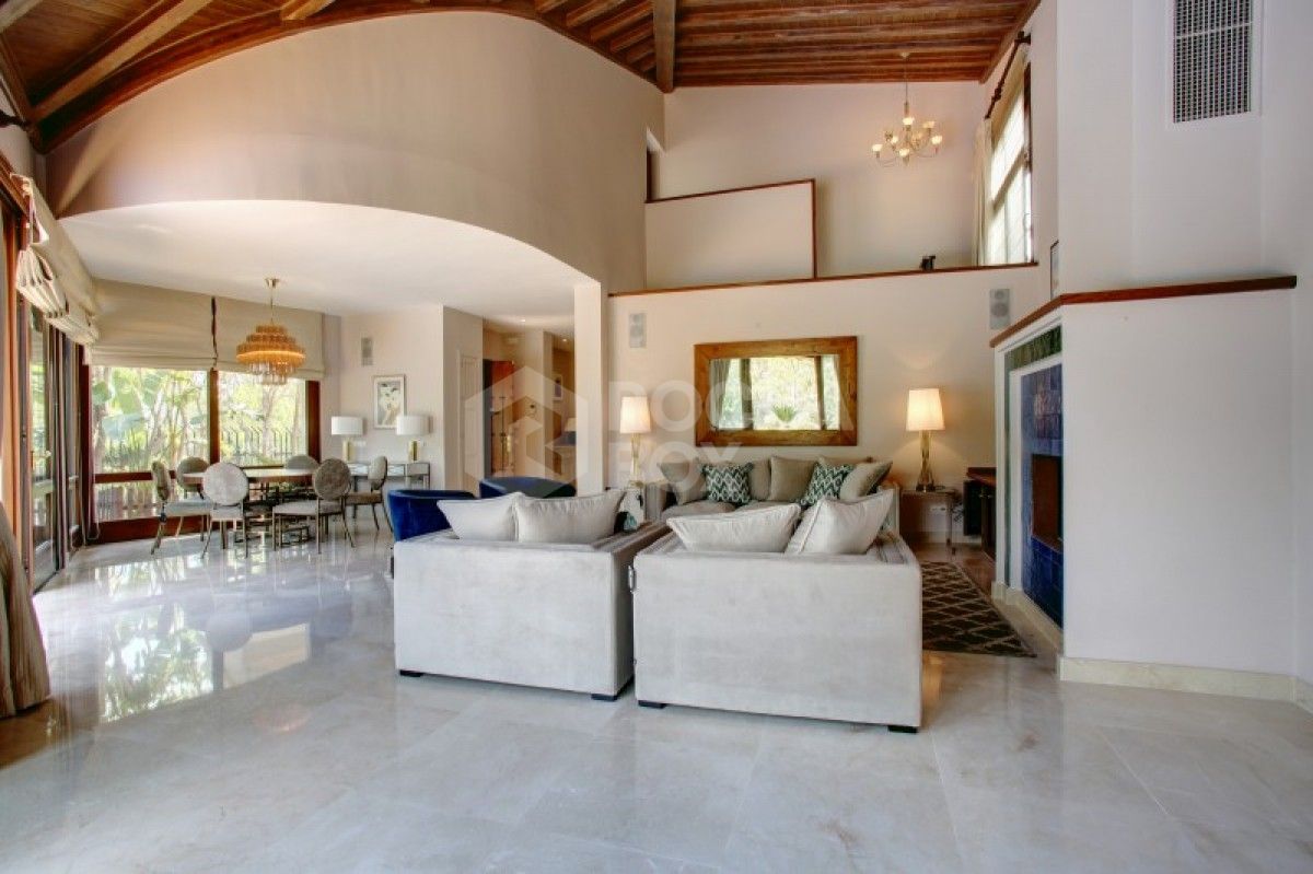 Beautiful 4 bed villa for sale in La Quinta in Benahavis