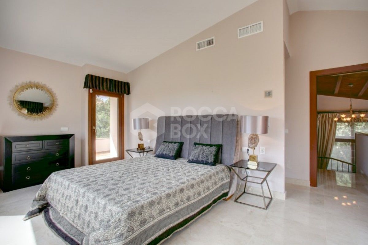 Beautiful 4 bed villa for sale in La Quinta in Benahavis