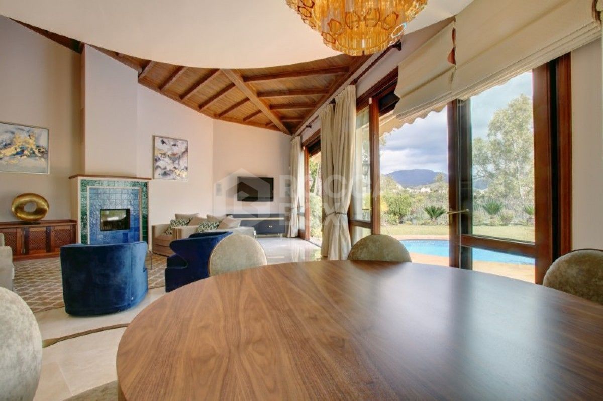 Beautiful 4 bed villa for sale in La Quinta in Benahavis