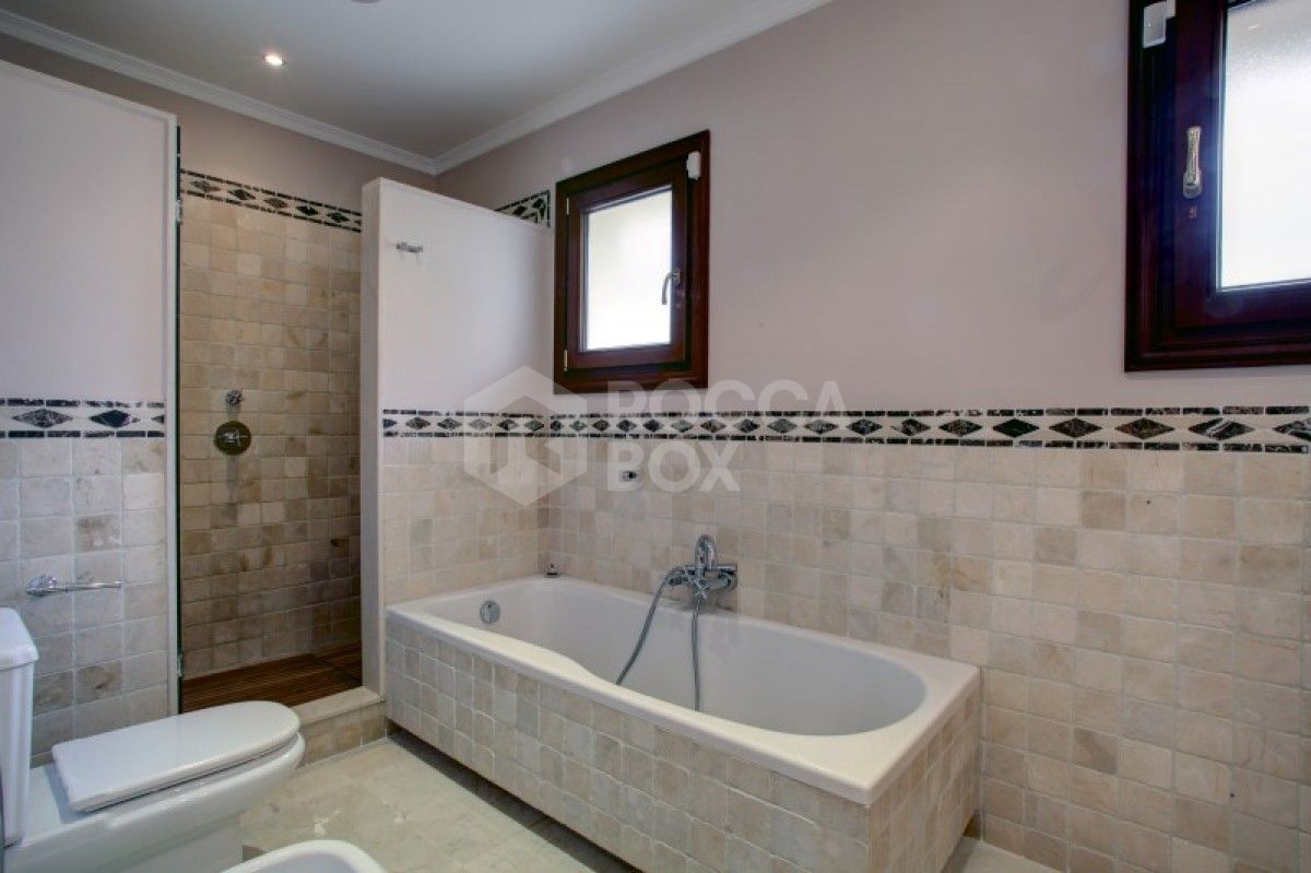 Beautiful 4 bed villa for sale in La Quinta in Benahavis