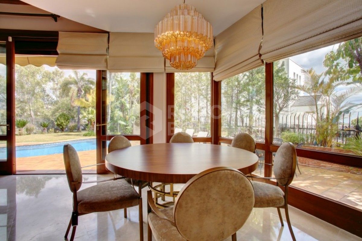 Beautiful 4 bed villa for sale in La Quinta in Benahavis