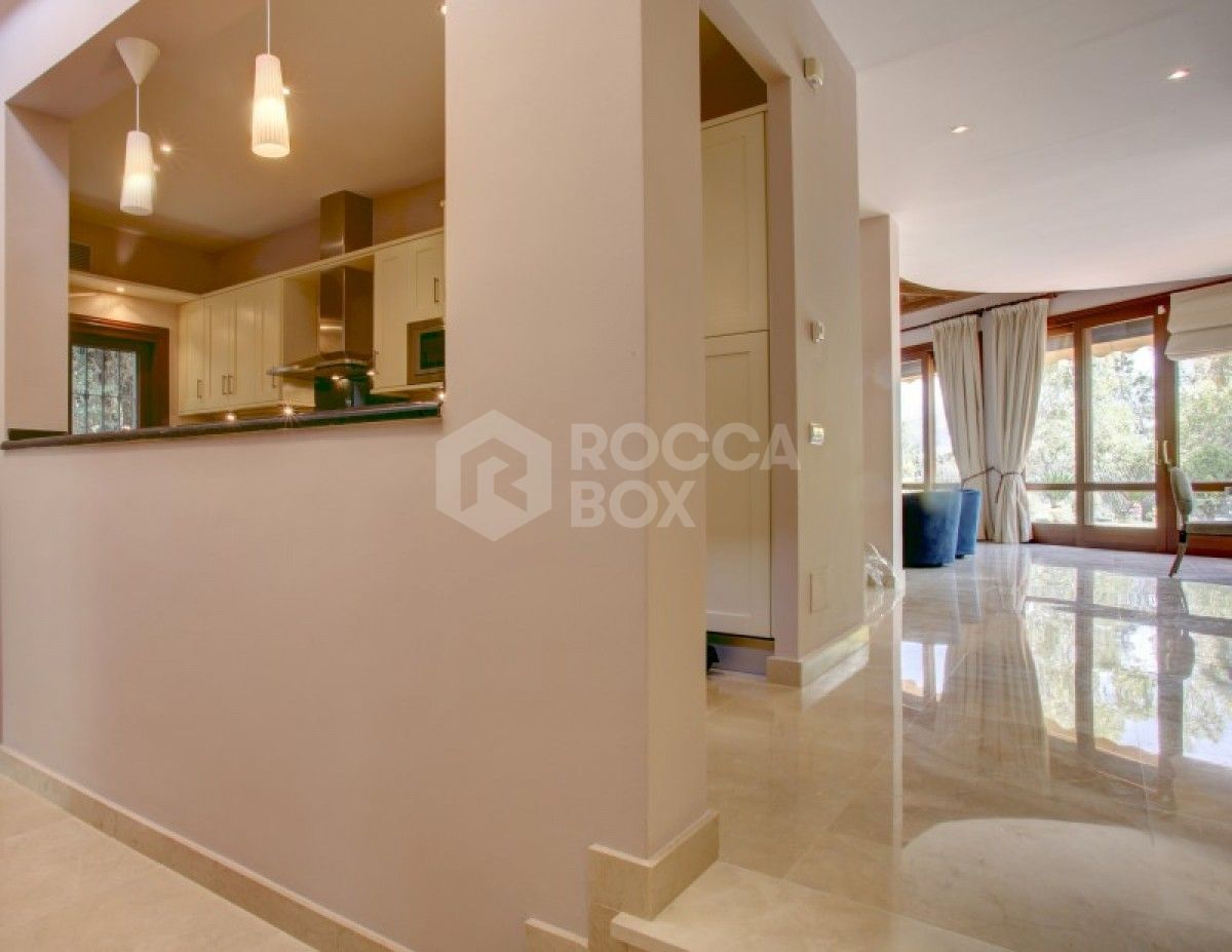 Beautiful 4 bed villa for sale in La Quinta in Benahavis