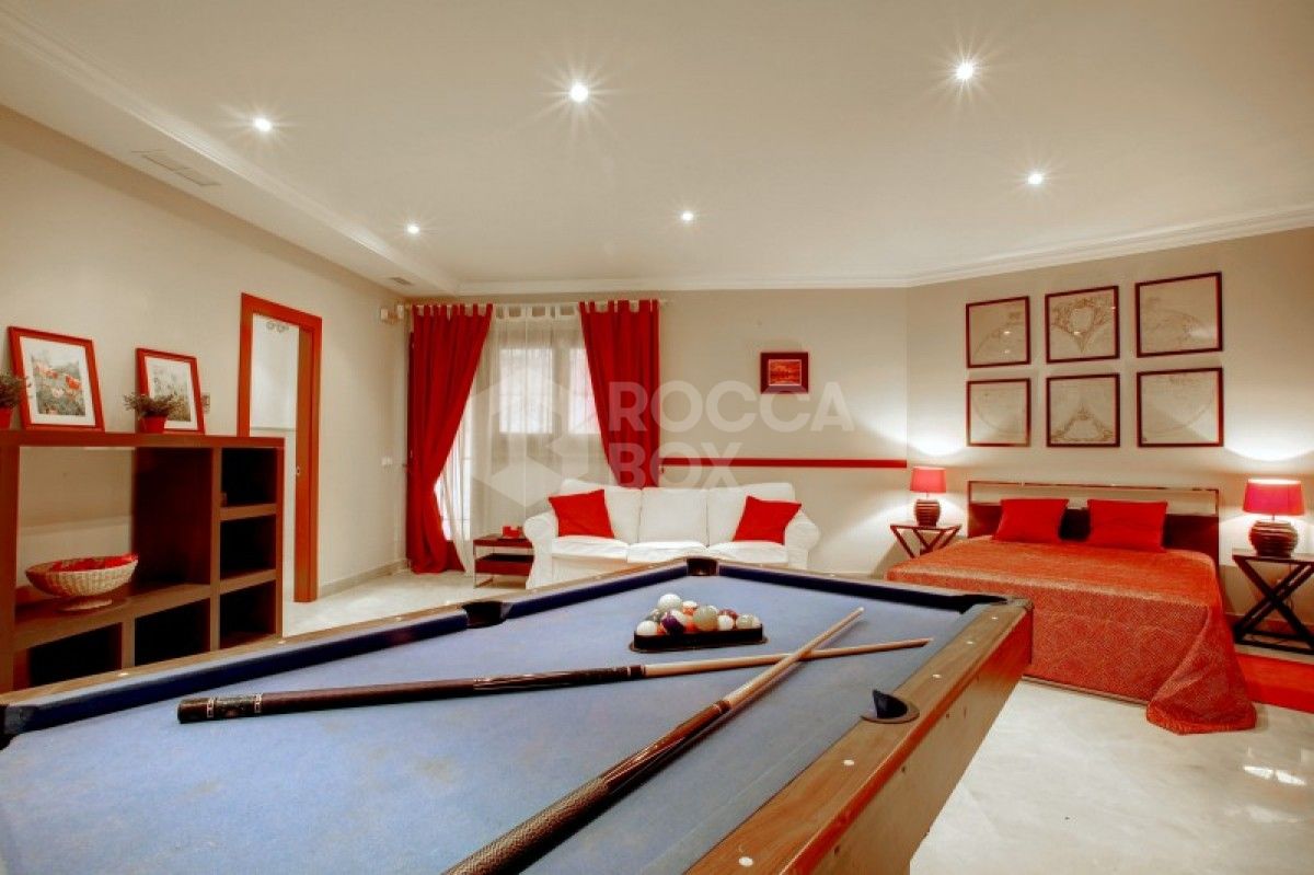 Beautiful 4 bed villa for sale in La Quinta in Benahavis