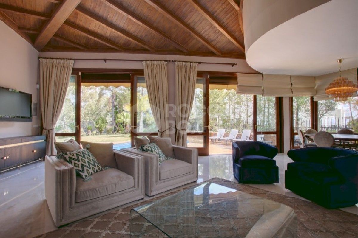 Beautiful 4 bed villa for sale in La Quinta in Benahavis