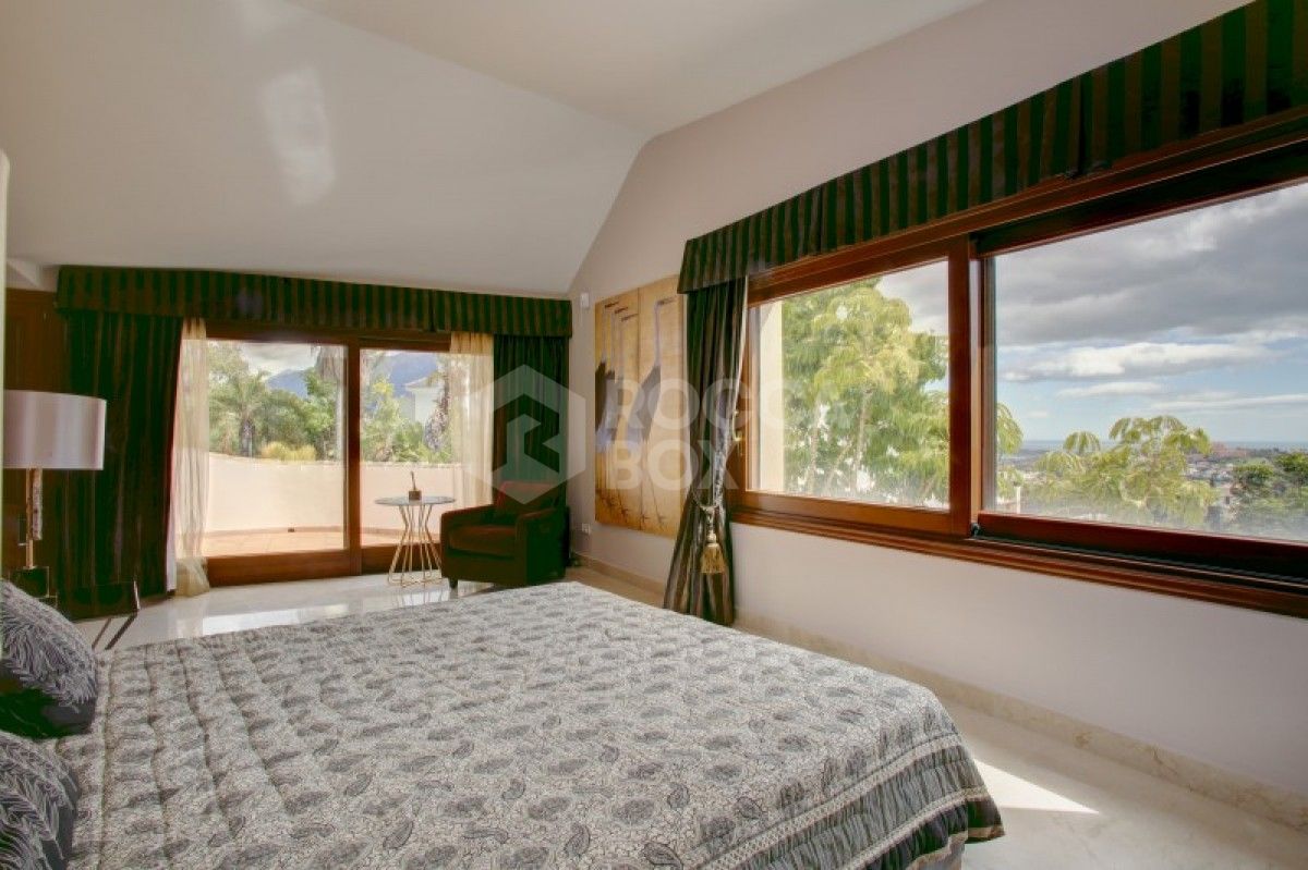 Beautiful 4 bed villa for sale in La Quinta in Benahavis