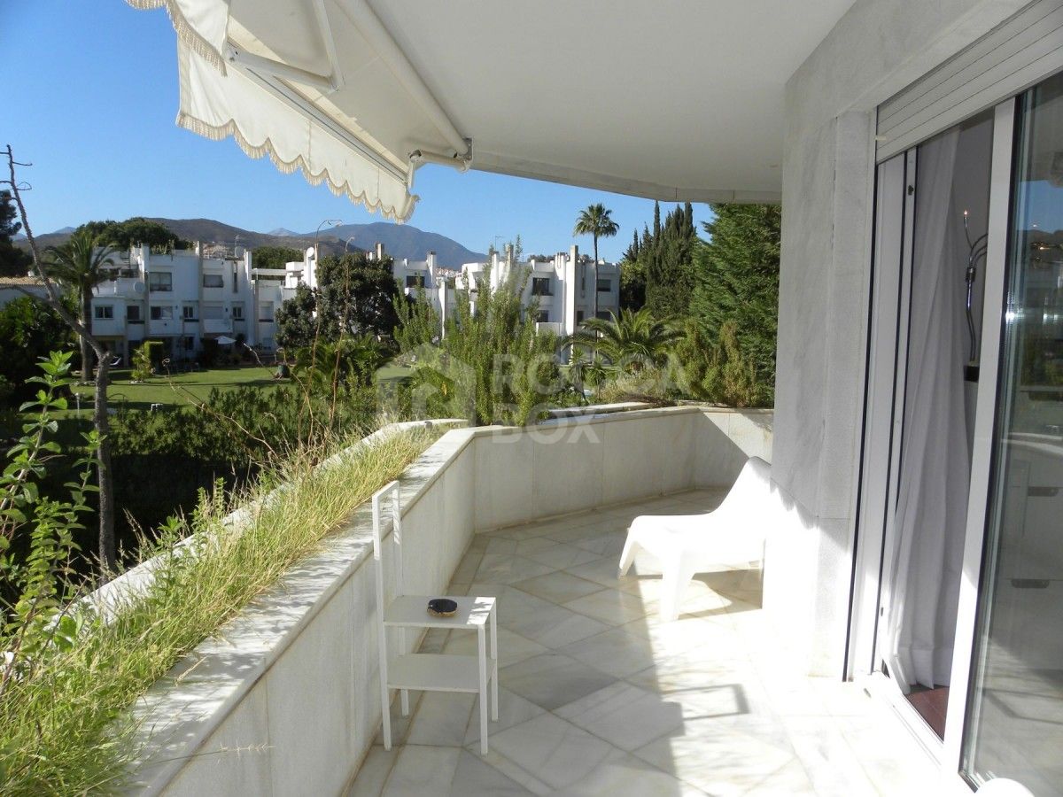 Apartment in Nueva Andalucia for sale