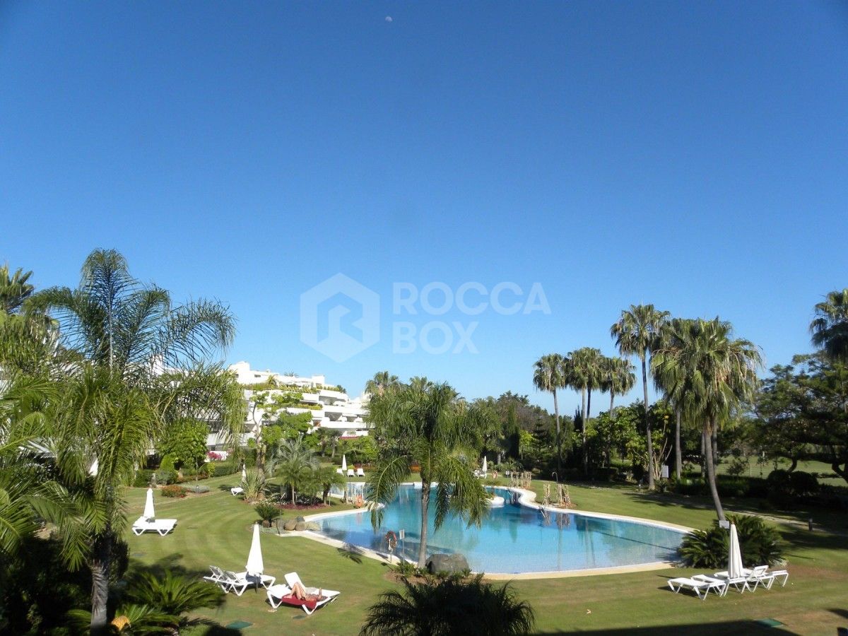 Apartment in Nueva Andalucia for sale