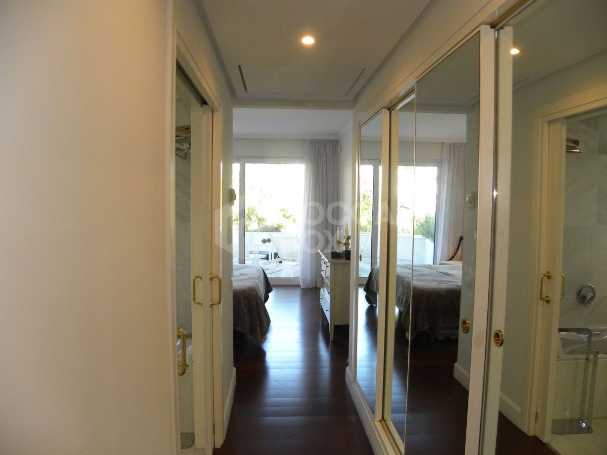 Apartment in Nueva Andalucia for sale