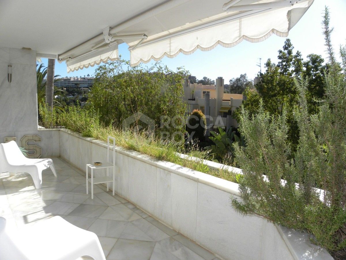 Apartment in Nueva Andalucia for sale