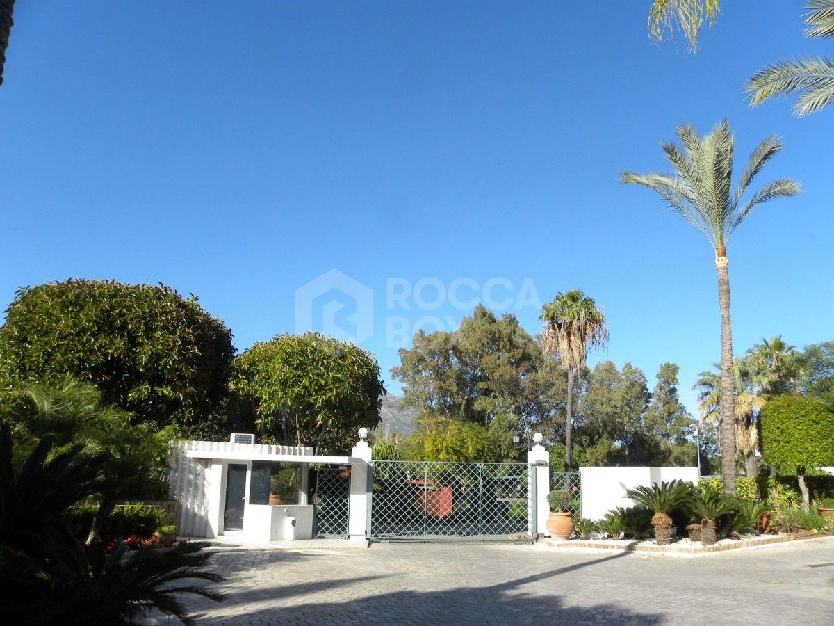 Apartment in Nueva Andalucia for sale