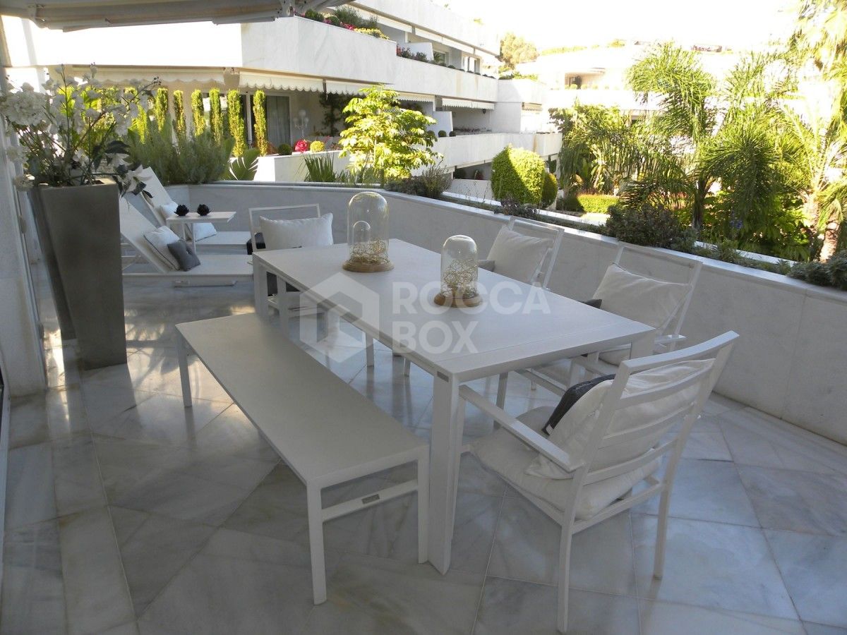 Apartment in Nueva Andalucia for sale