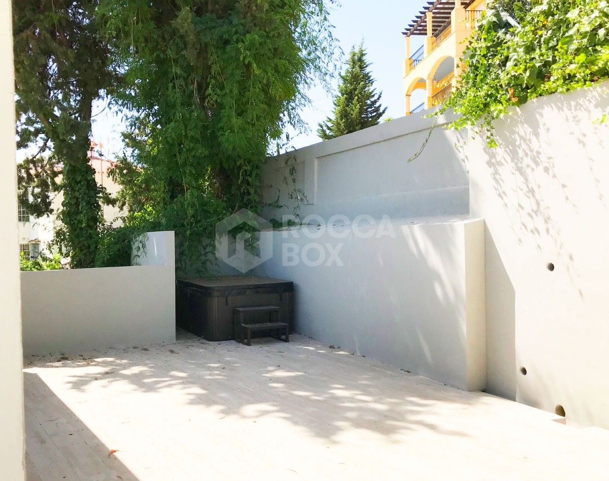 ULTRA MODERN 2 BED APARTMENT IN NUEVA ANDALUCIA