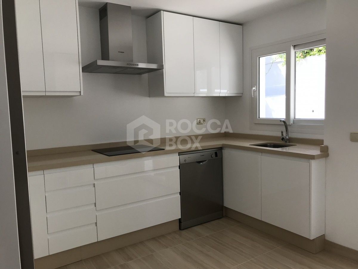 ULTRA MODERN 2 BED APARTMENT IN NUEVA ANDALUCIA