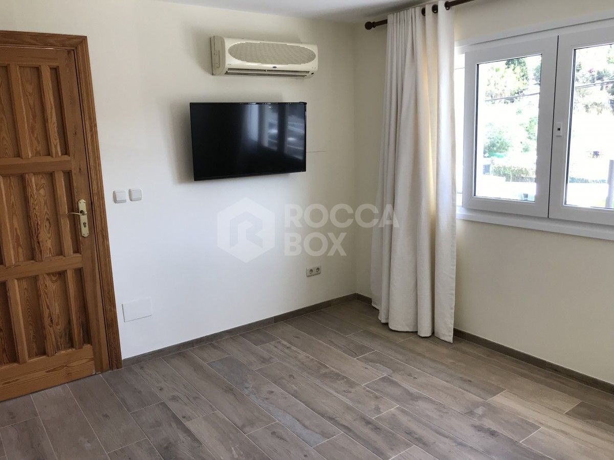ULTRA MODERN 2 BED APARTMENT IN NUEVA ANDALUCIA