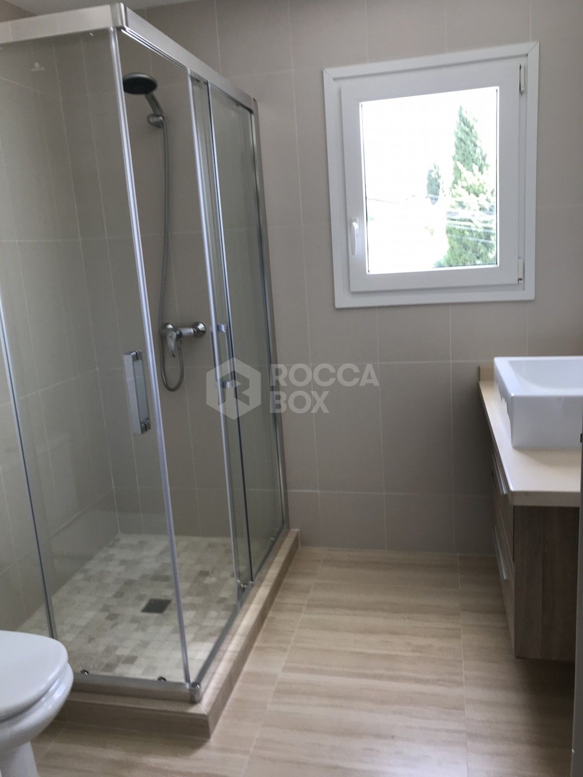 ULTRA MODERN 2 BED APARTMENT IN NUEVA ANDALUCIA