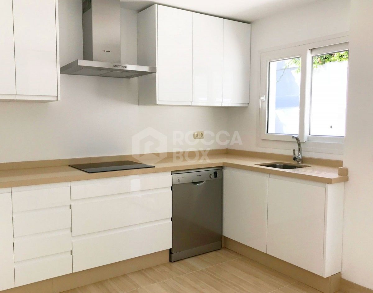 ULTRA MODERN 2 BED APARTMENT IN NUEVA ANDALUCIA