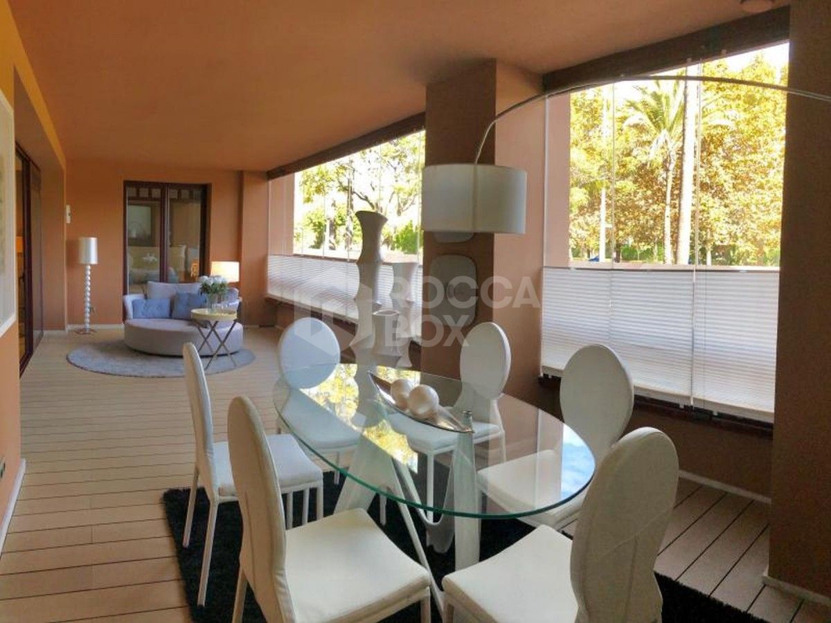 This beachside ground floor apartment in Casablanca Beach for sale