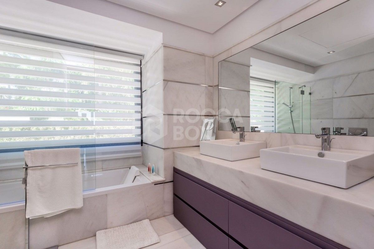 Luxury Villa for sale in Las Lomas de Magna Marbella