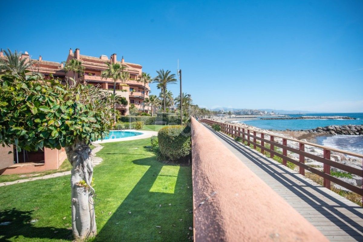 Beautiful 3 bed Front Line Beach Apartment in malibu Puerto Banus