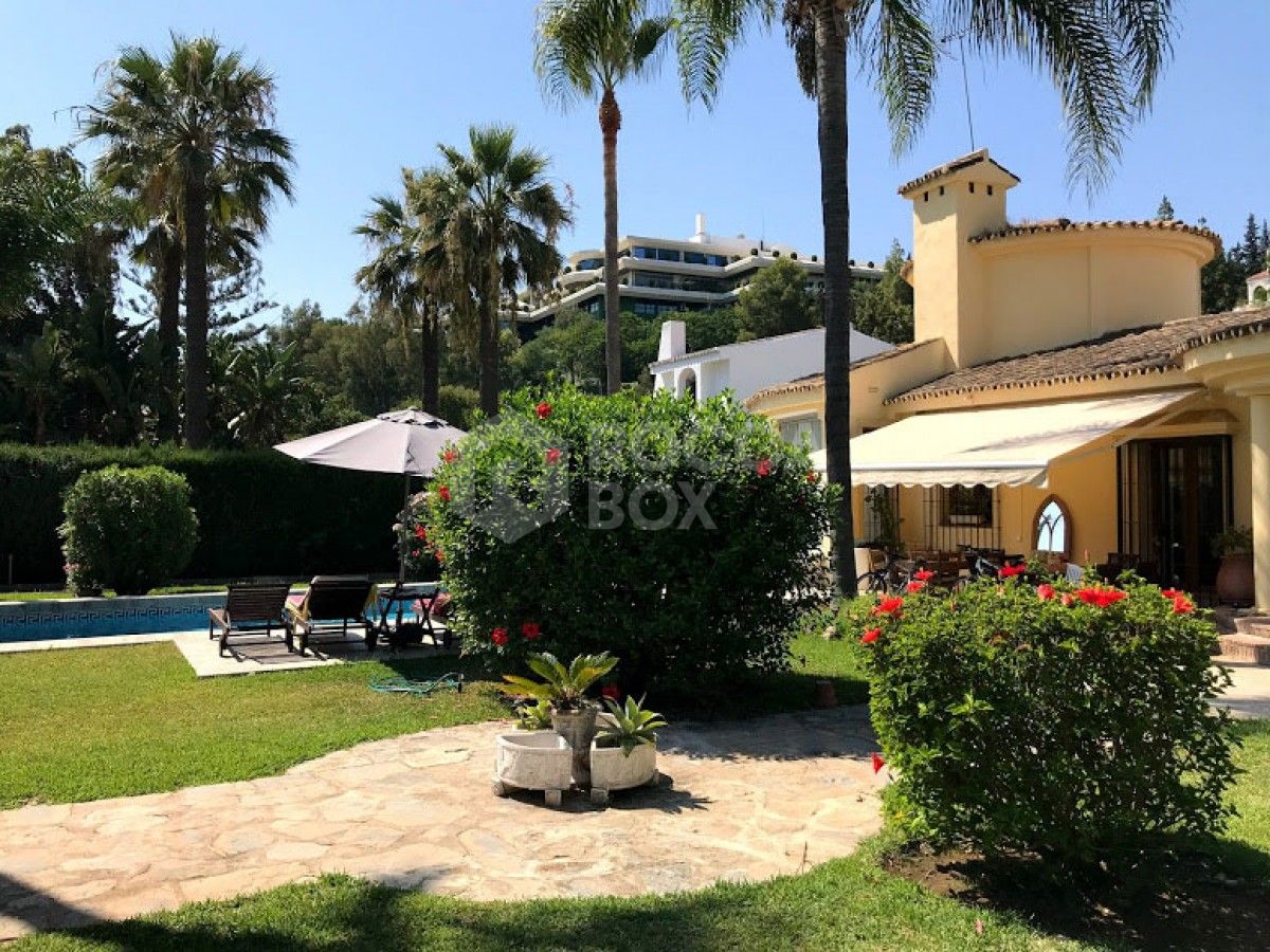 Idyllic Villa for sale in Nueva Andalucia