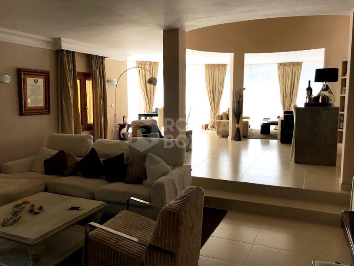 Idyllic Villa for sale in Nueva Andalucia