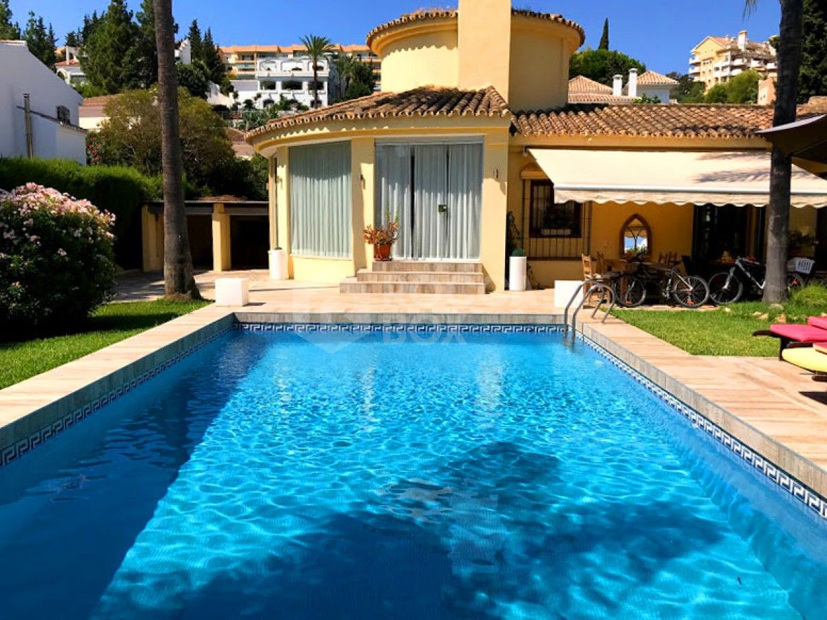 Idyllic Villa for sale in Nueva Andalucia
