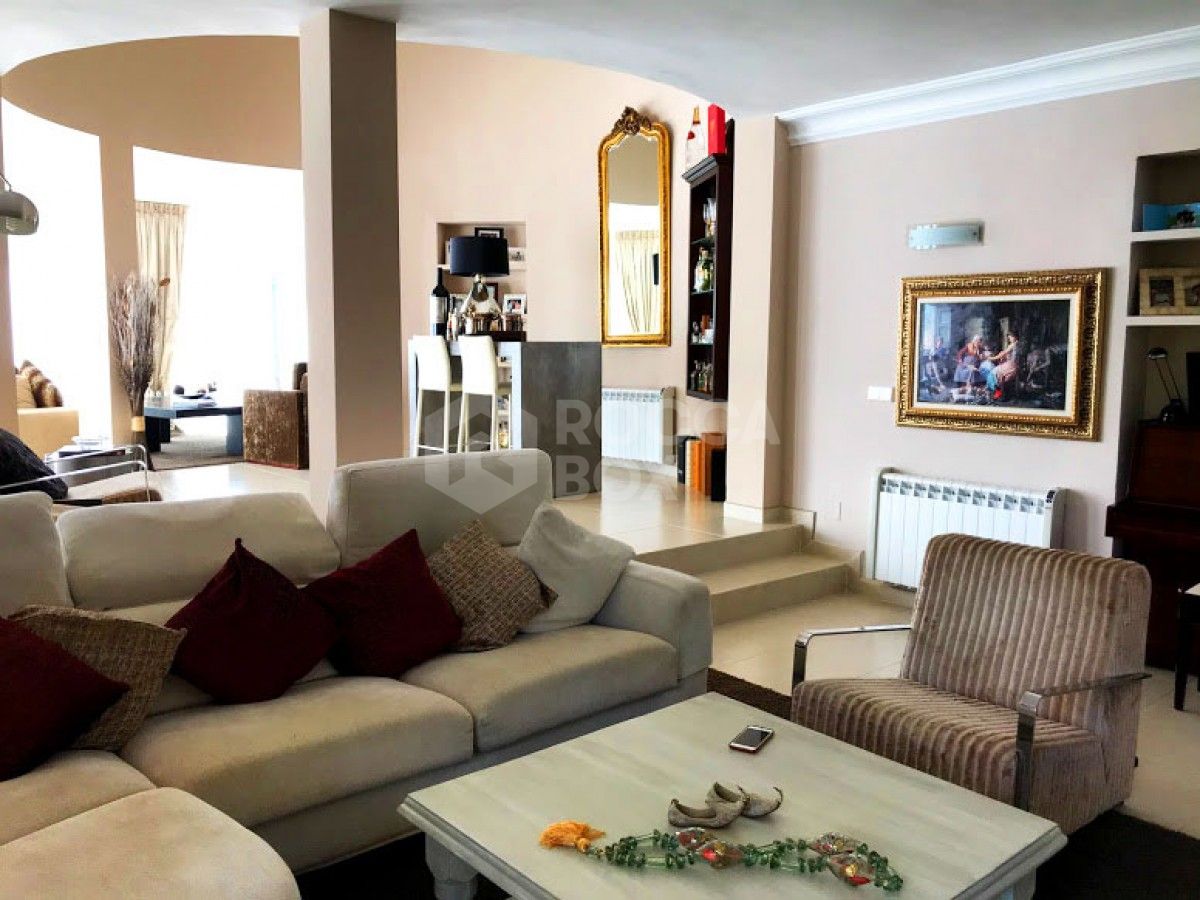 Idyllic Villa for sale in Nueva Andalucia