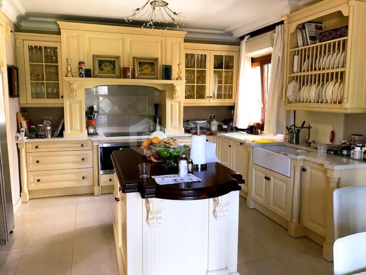 Idyllic Villa for sale in Nueva Andalucia