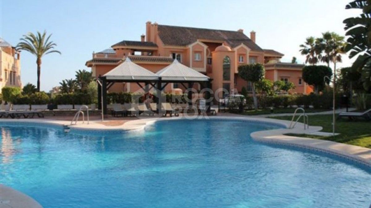 4 bedroom garden duplex apartment for sale nueva andalucia marbella