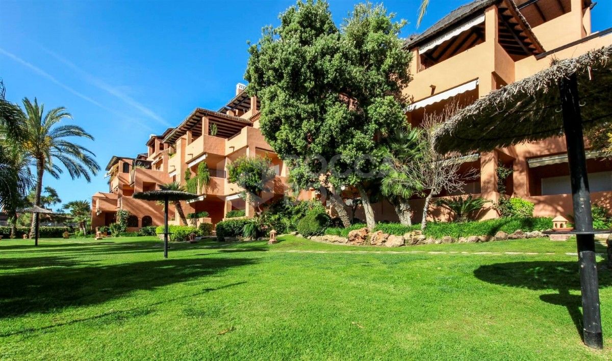 Spacious Apartment in Guadalmina Baja to sale