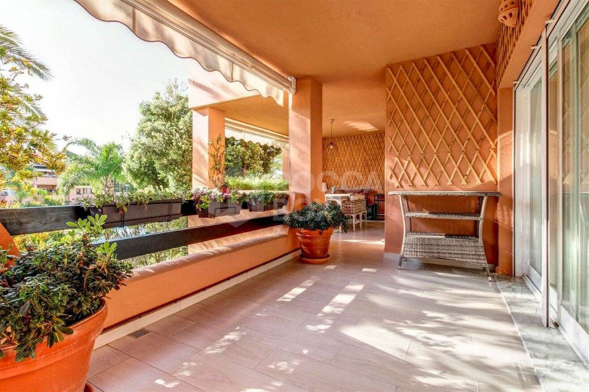 Spacious Apartment in Guadalmina Baja to sale