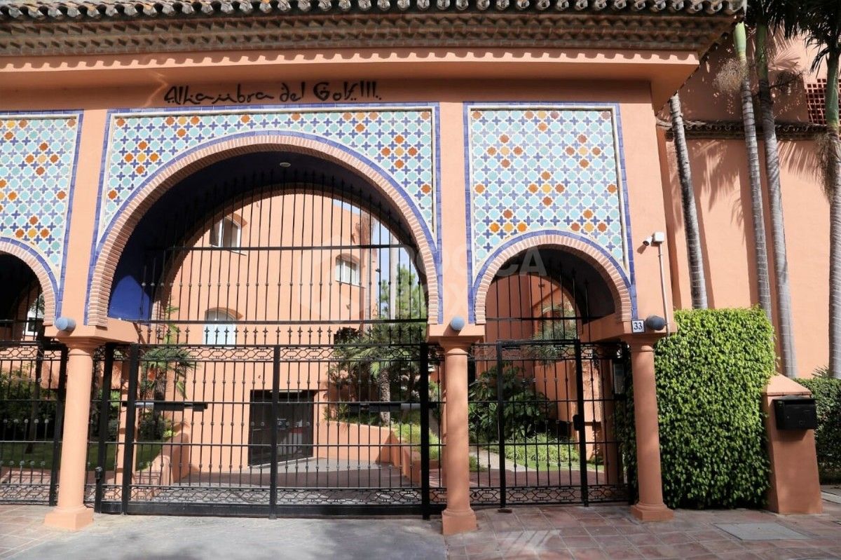 Spacious Apartment in Guadalmina Baja to sale