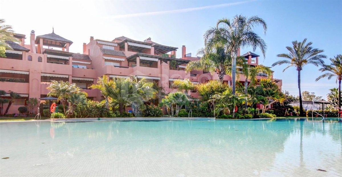 Spacious Apartment in Guadalmina Baja to sale
