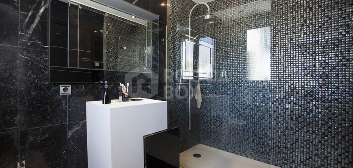 A super contemporary 5 bedroom villa close to Puerto Banus for sale