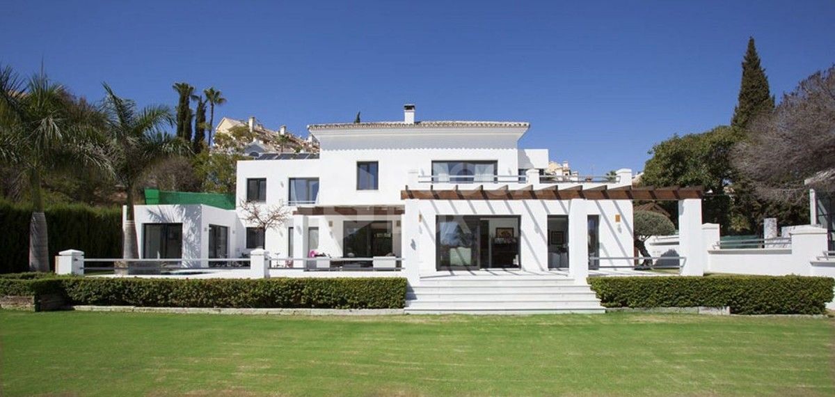 A super contemporary 5 bedroom villa close to Puerto Banus for sale