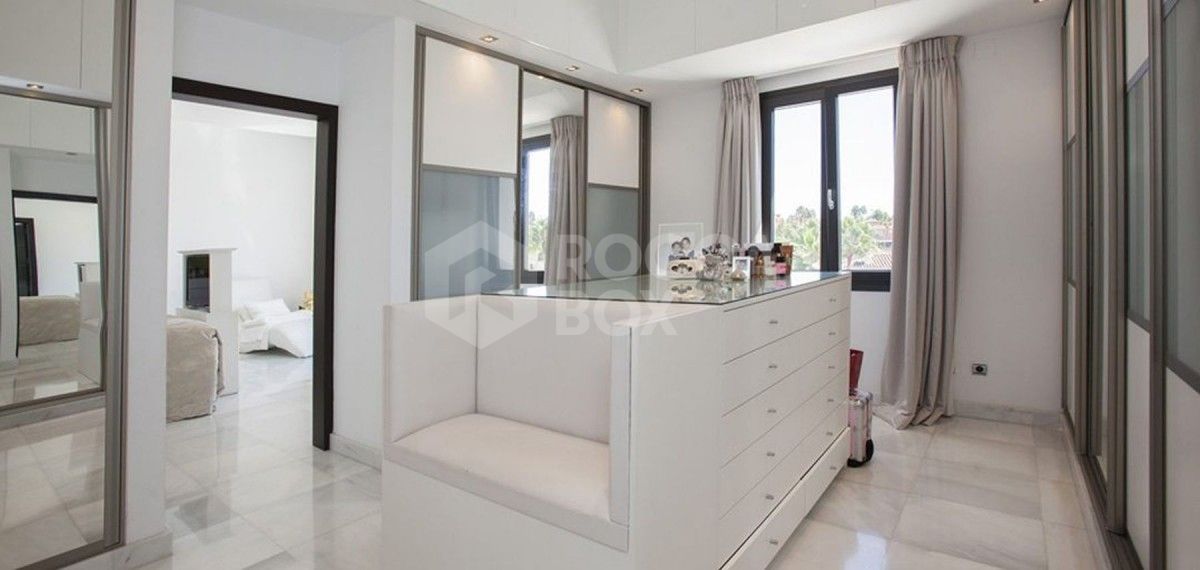 A super contemporary 5 bedroom villa close to Puerto Banus for sale