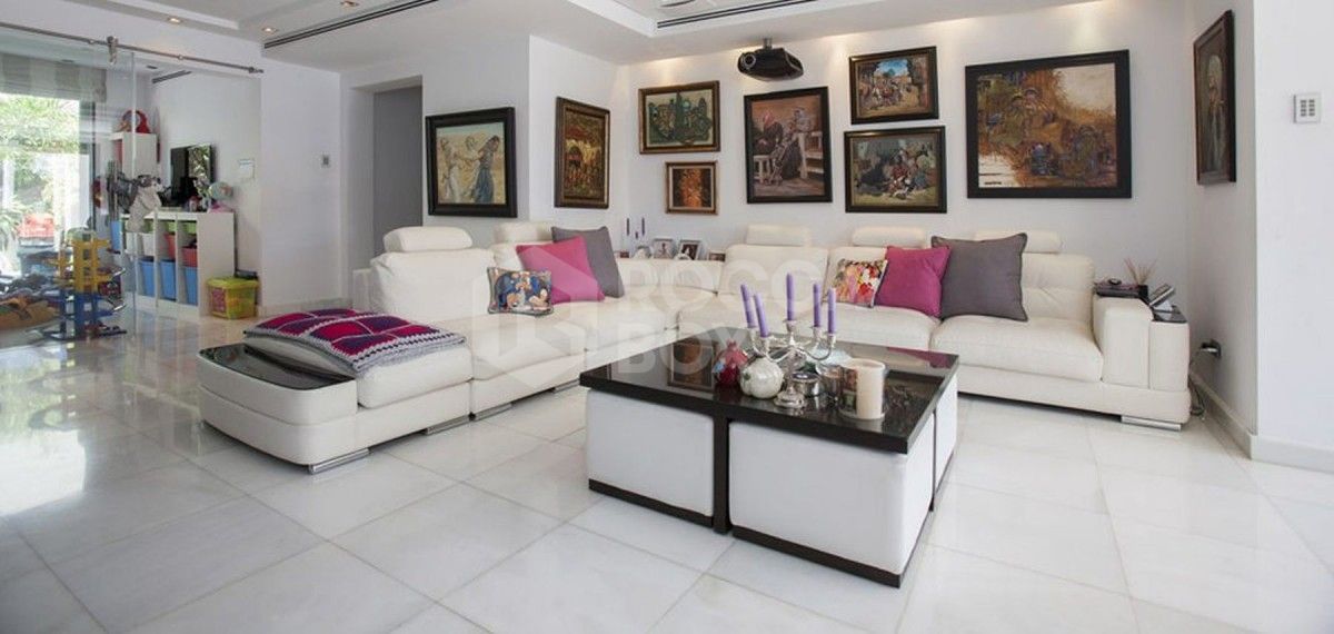 A super contemporary 5 bedroom villa close to Puerto Banus for sale