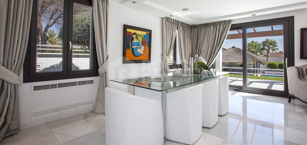 A super contemporary 5 bedroom villa close to Puerto Banus for sale