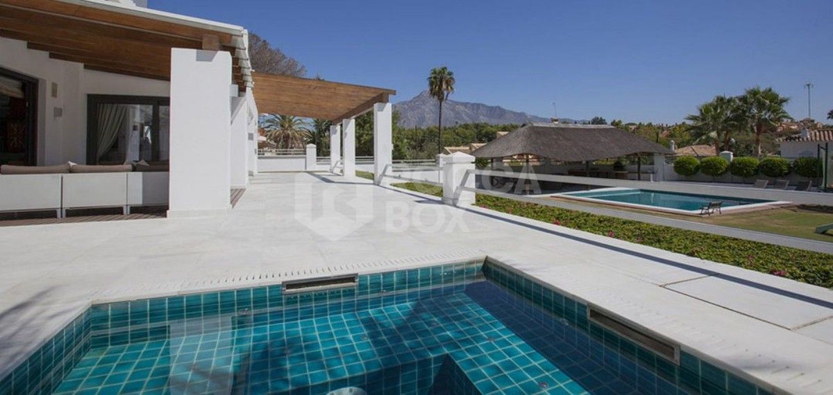 A super contemporary 5 bedroom villa close to Puerto Banus for sale