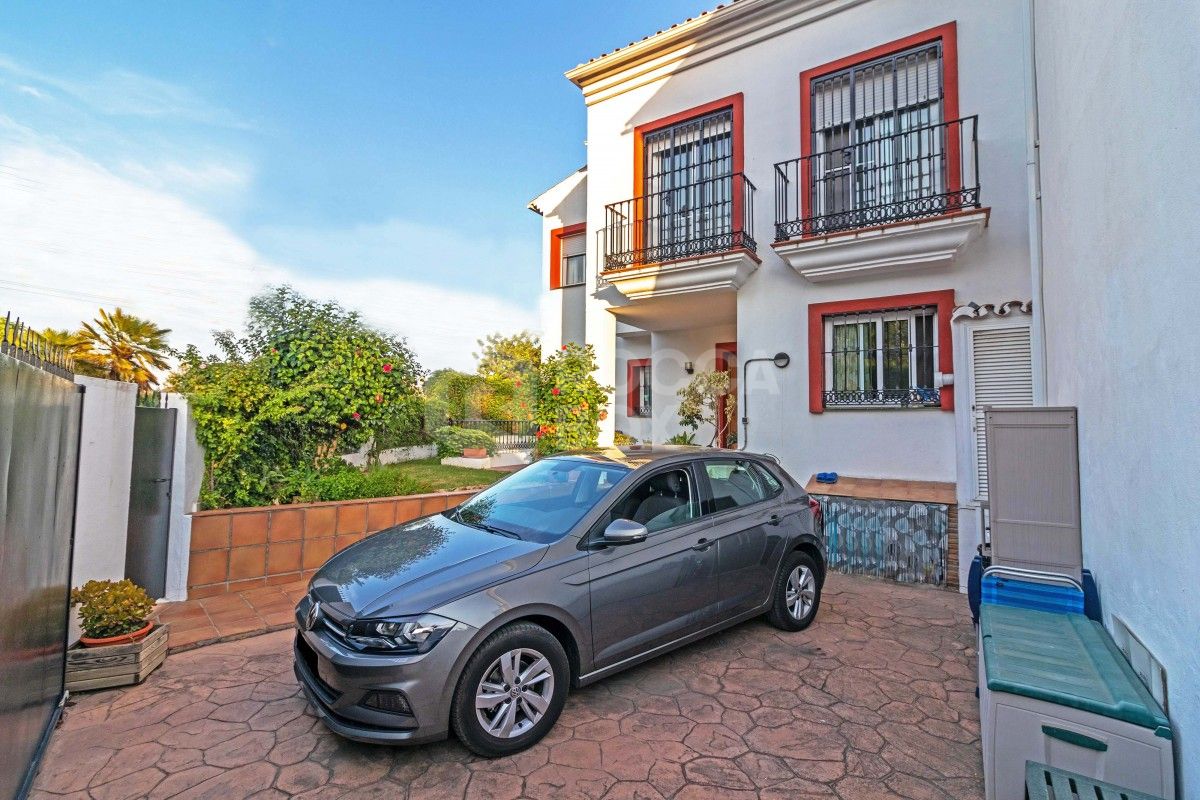 Large luminous 4 bedroom townhouse for sale in Marbella