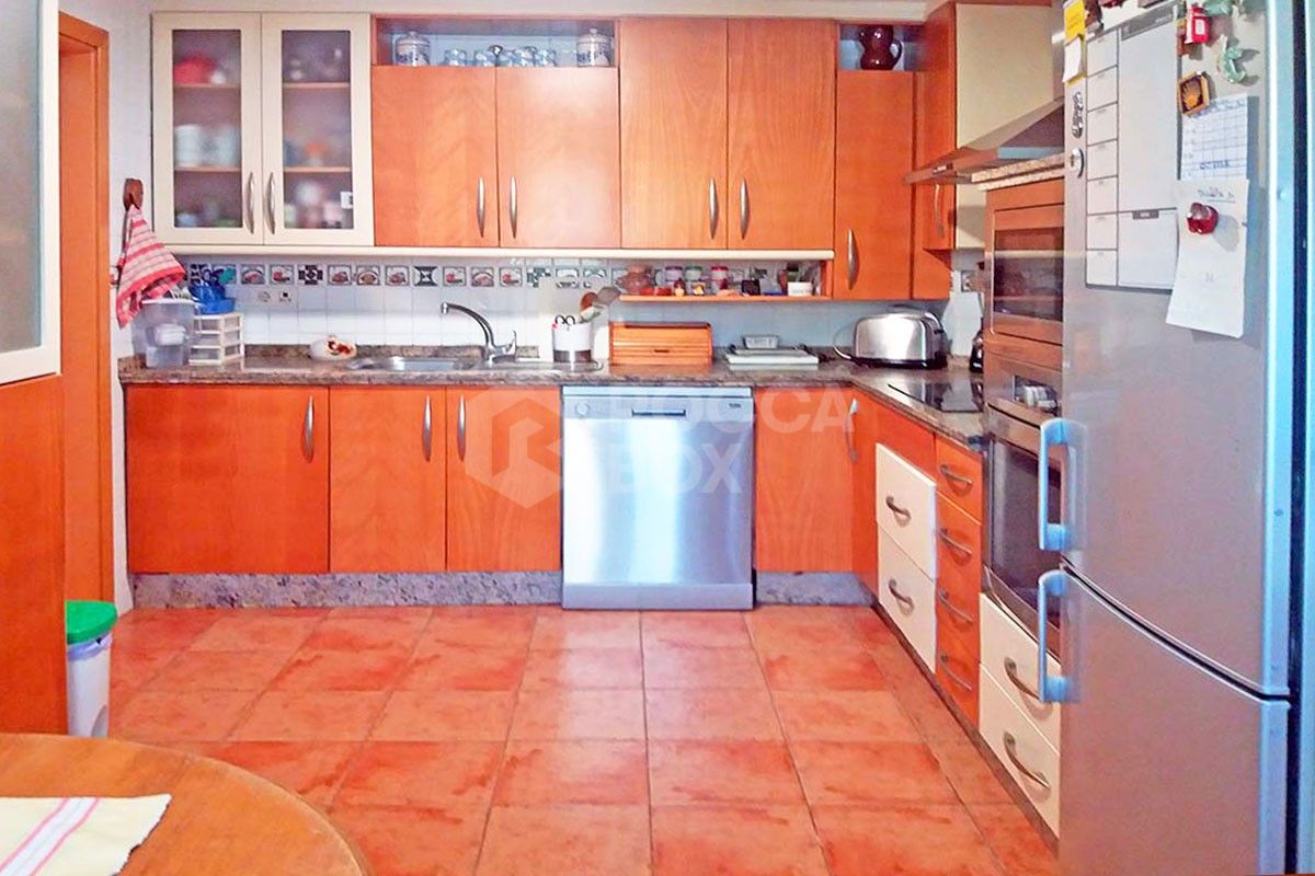 Large luminous 4 bedroom townhouse for sale in Marbella