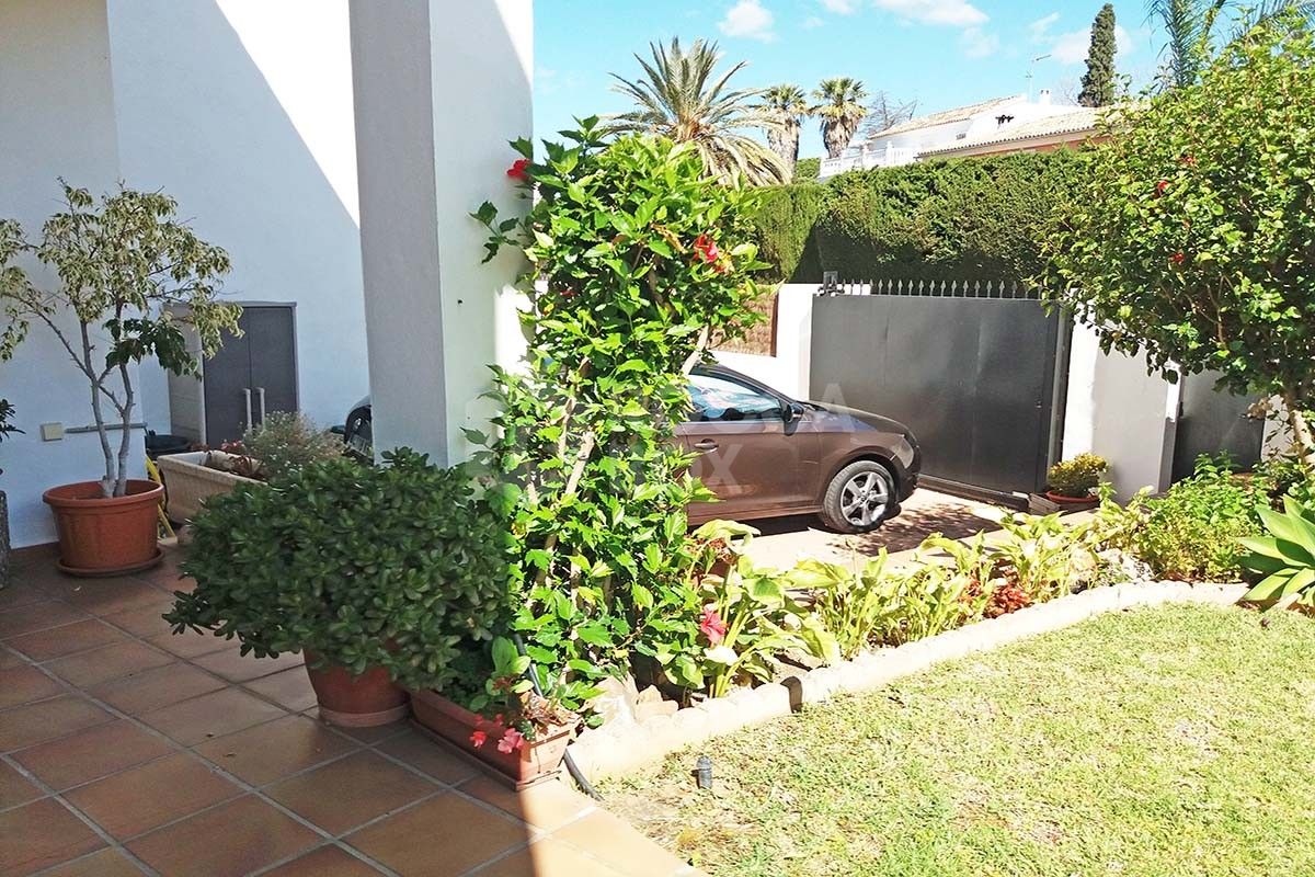 Large luminous 4 bedroom townhouse for sale in Marbella